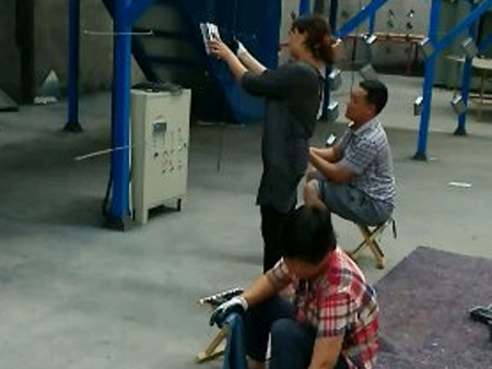 建設(shè)中噴塑流水線